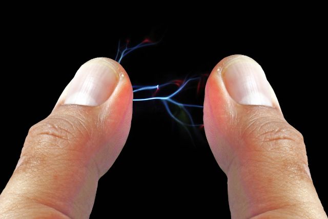 指から発生する静電気